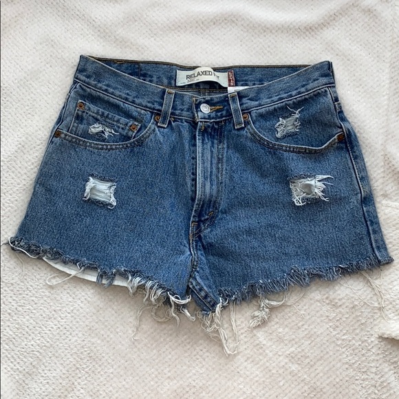 NWOT Distressed Levi’s Shorts Jean Ripped VTG EUC - Picture 3 of 6